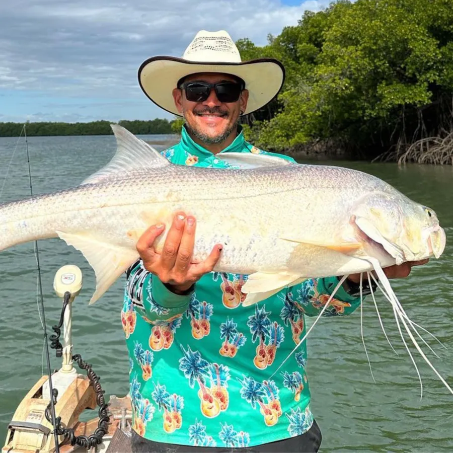 Outdoor Adventure / Fishing Shirt - PALM & PINEAPPLE